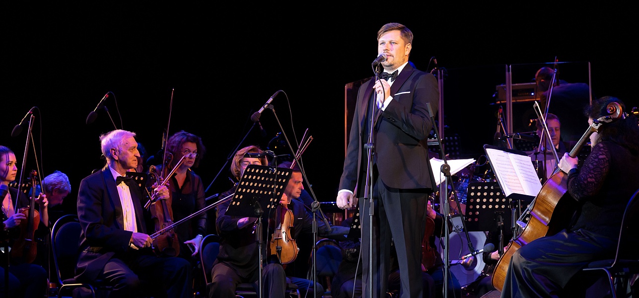 С праздником, дорогие женщины!