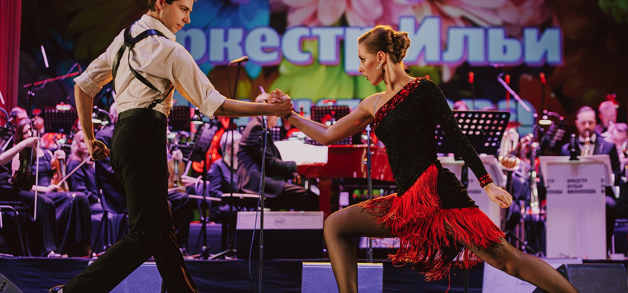 Белеет парус