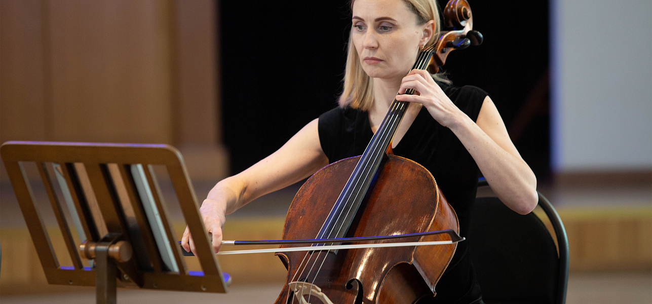 16 струн на четверых