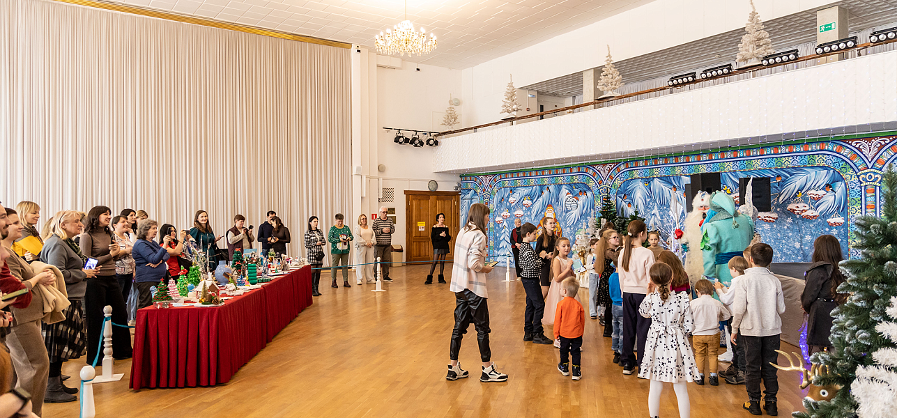 И много-много радости детишкам принесла!