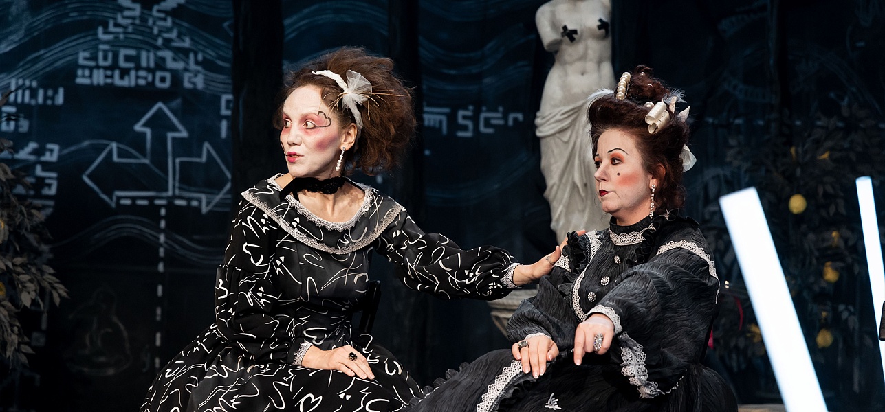 Который тут идиот? В очередь!