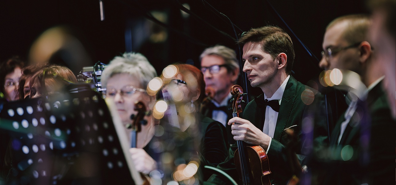 Белеет парус