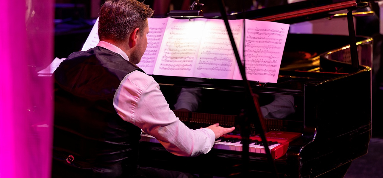 Фиеста ритмов и карнавал мелодий!  