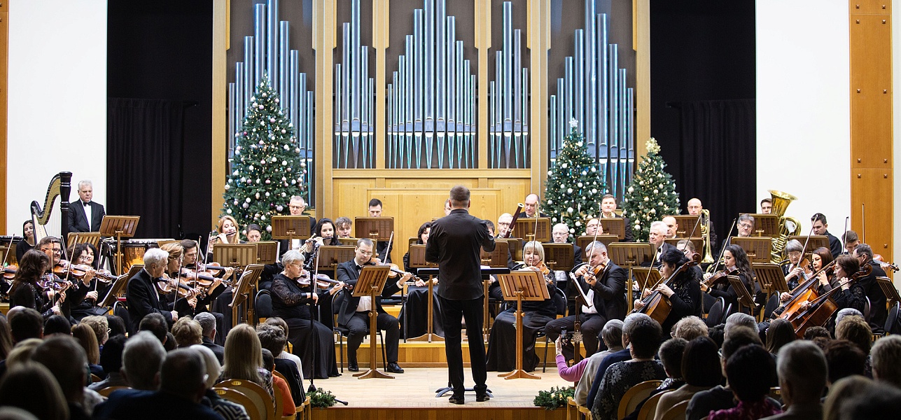 «Ла-ла-ле-ра бум, бум» и брызги шампанского