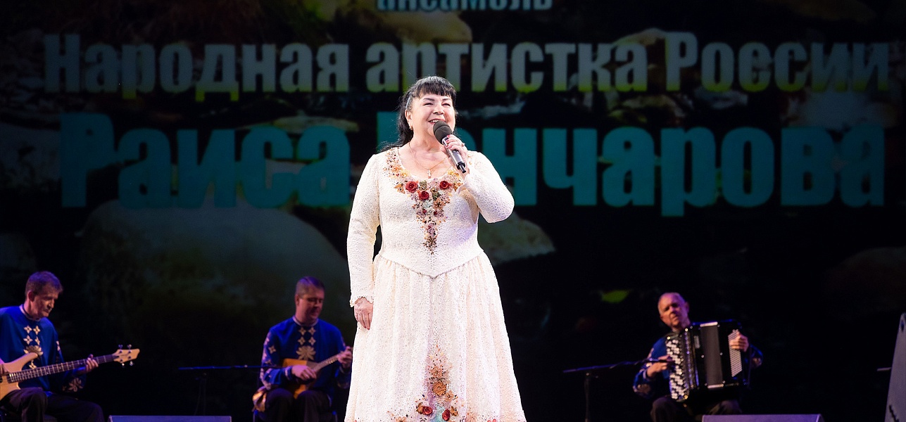 Нам песня строить и жить помогает!