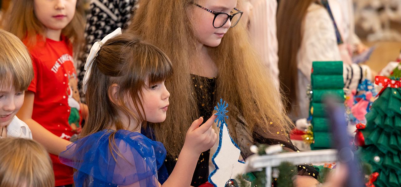 И много-много радости детишкам принесла!