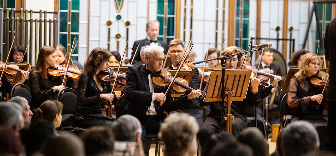 «Ла-ла-ле-ра бум, бум» и брызги шампанского