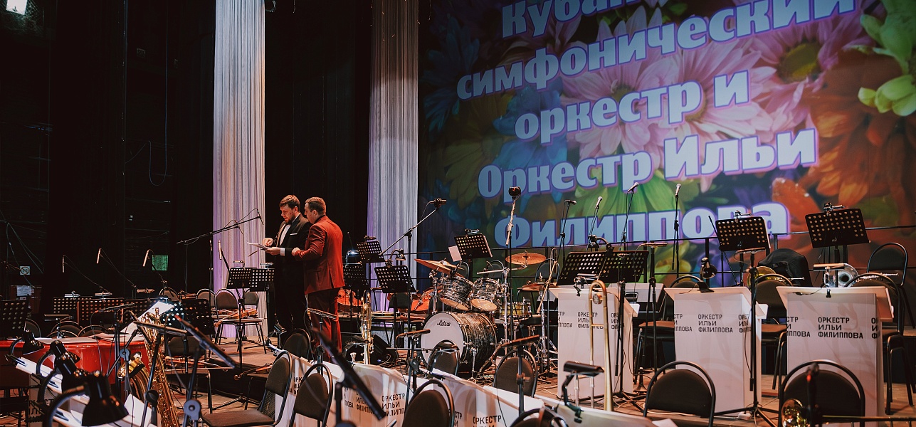 Белеет парус