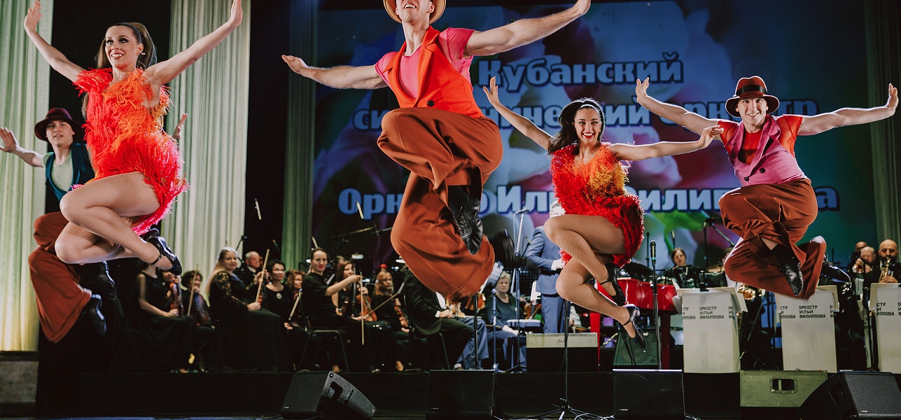 Белеет парус