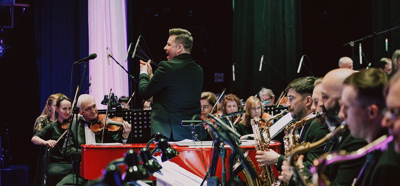 Белеет парус