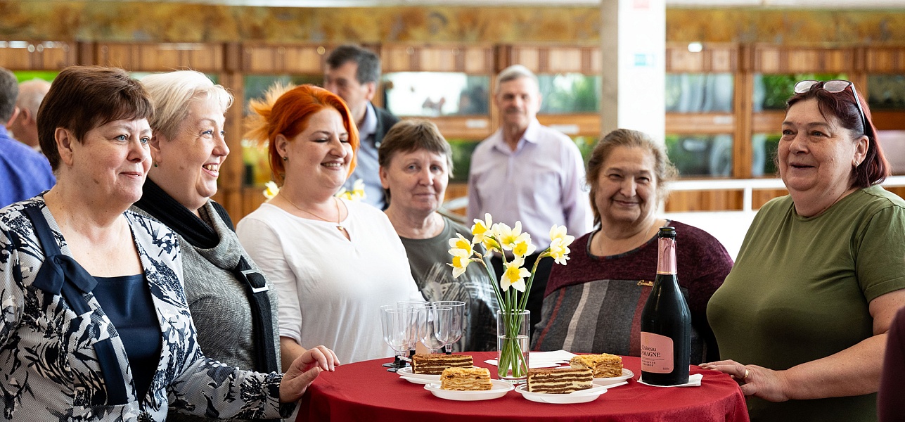 На их улице праздник!