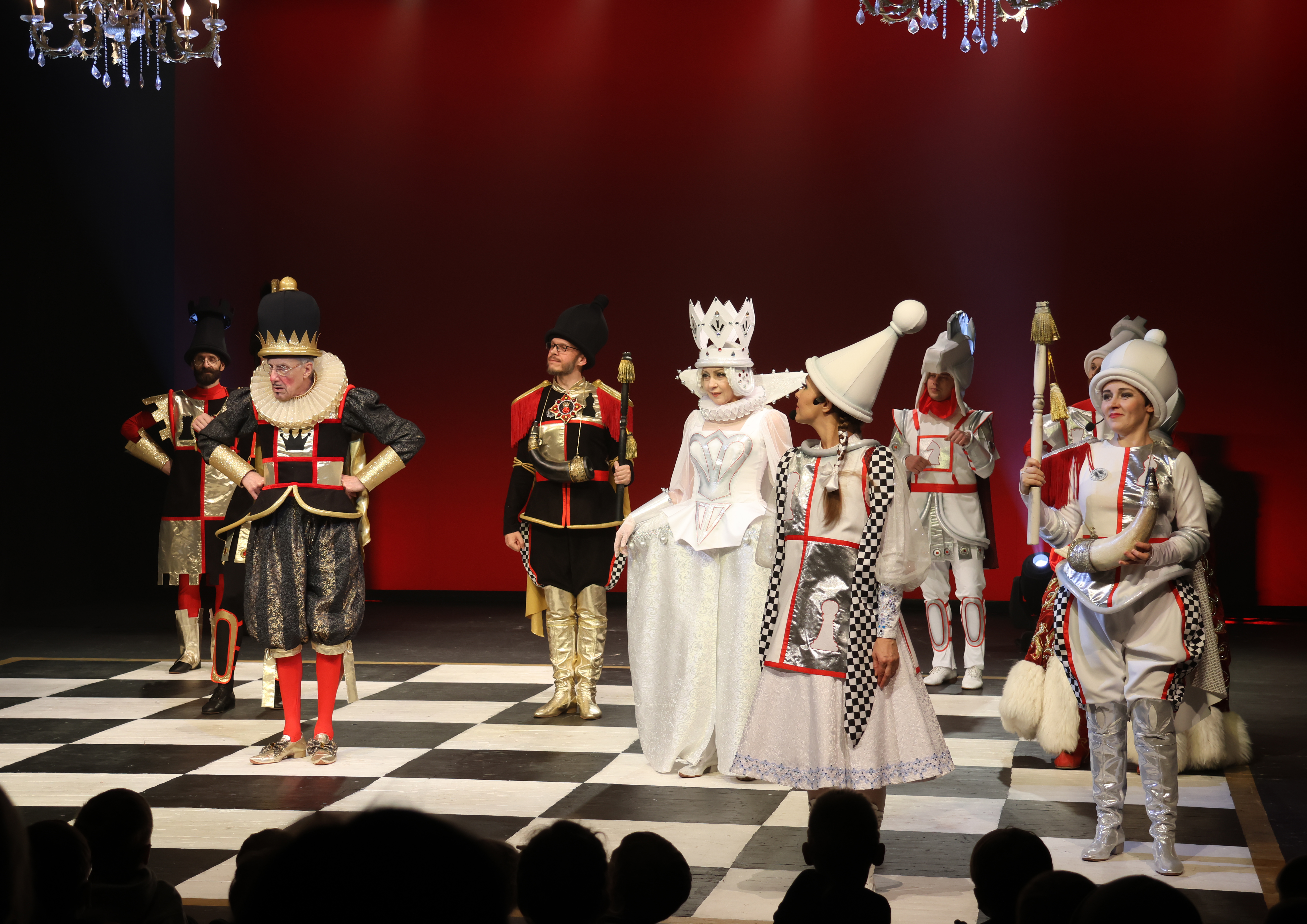 Семейная ёлка Молодёжного театра «Новый год в Шахматном королевстве» или «Тайна Белого Короля». 