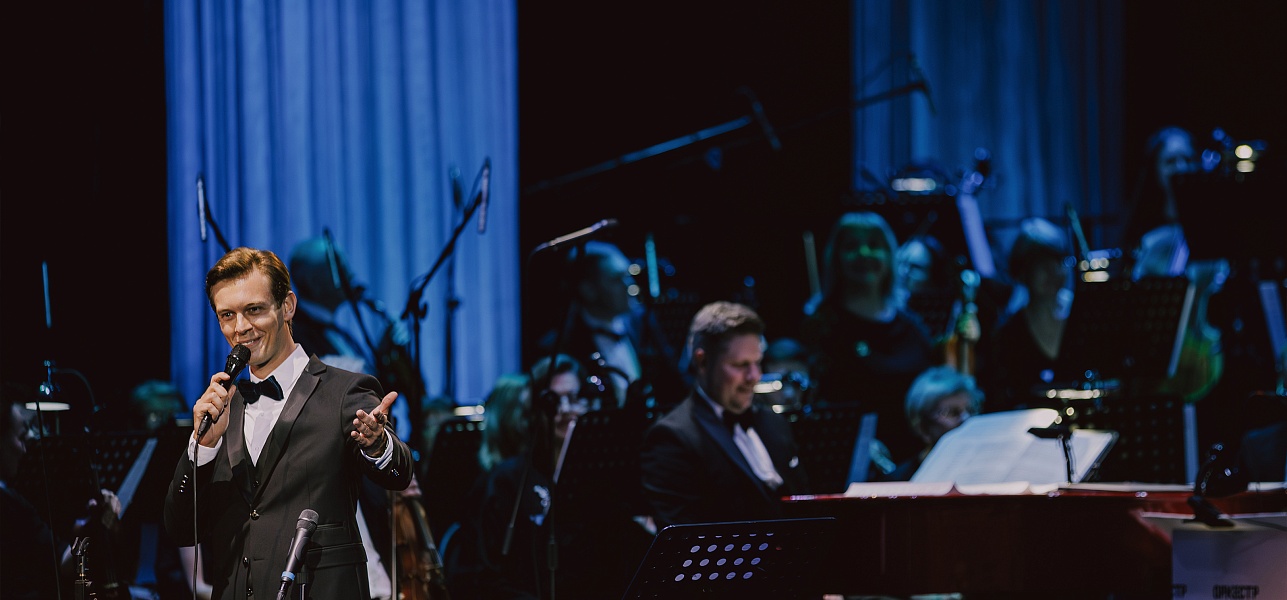 Белеет парус