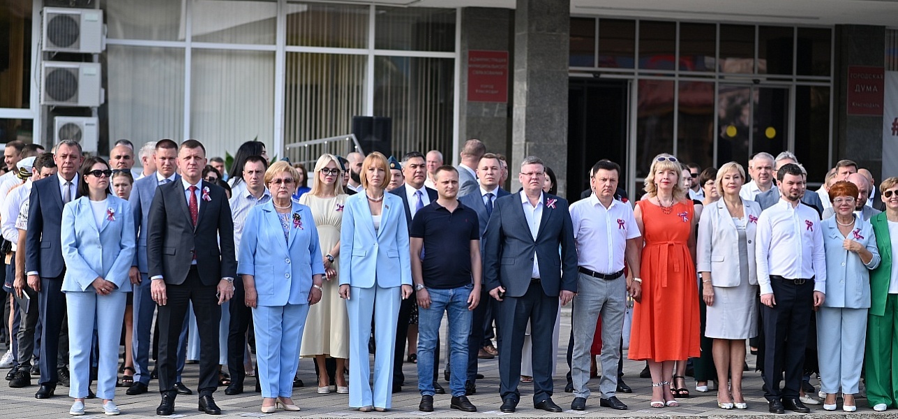 Триединый. Непобедимый!..