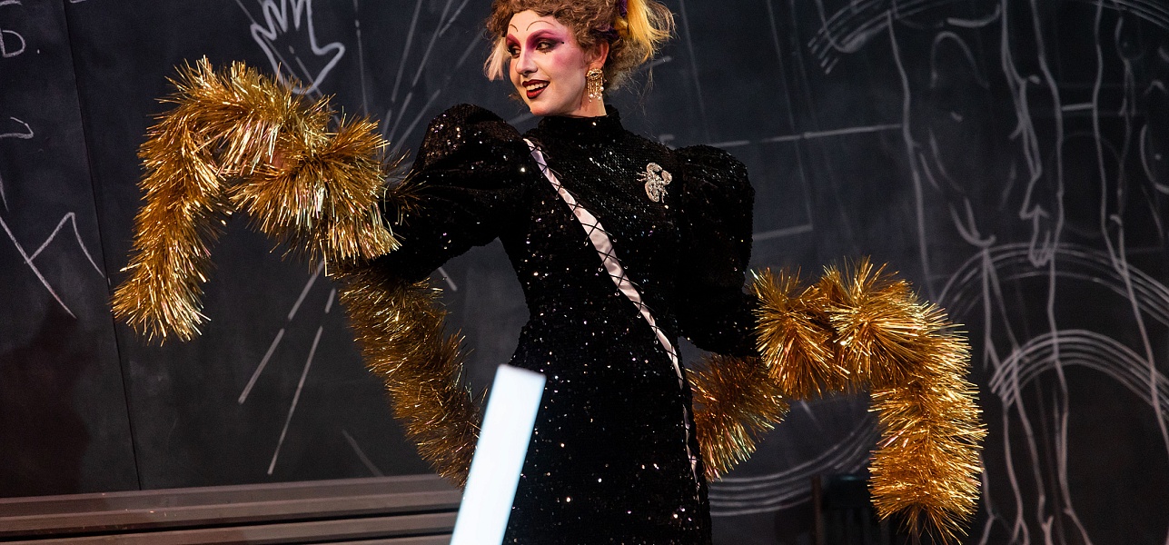 Который тут идиот? В очередь!