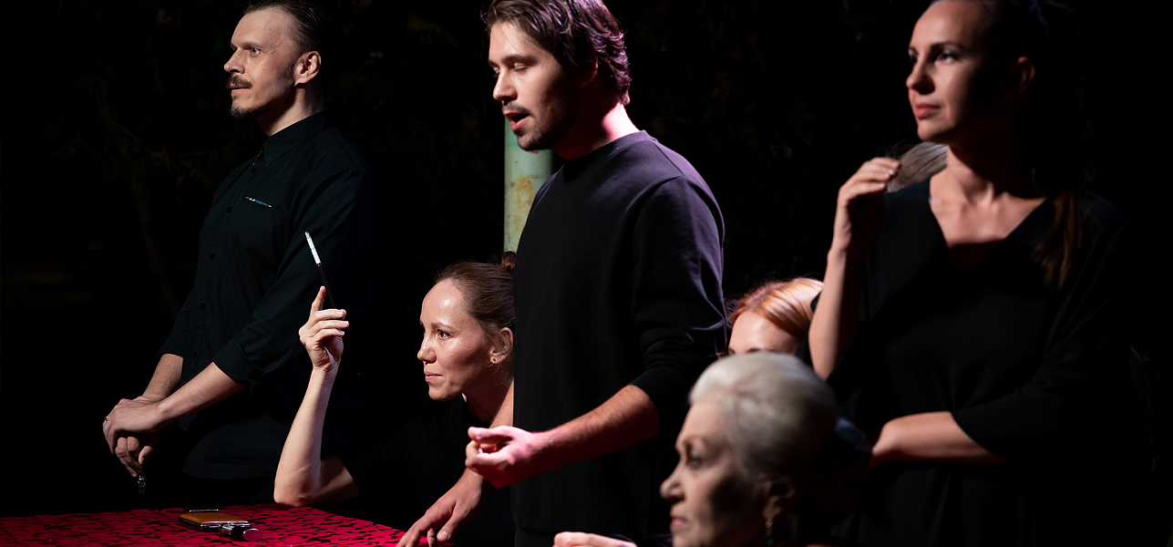 Театр: под крышей и на песке