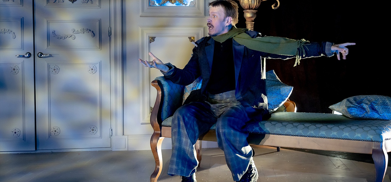 «…А не странен кто ж?»