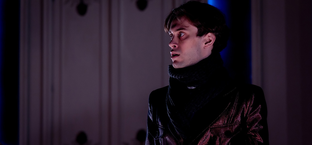 «…А не странен кто ж?»