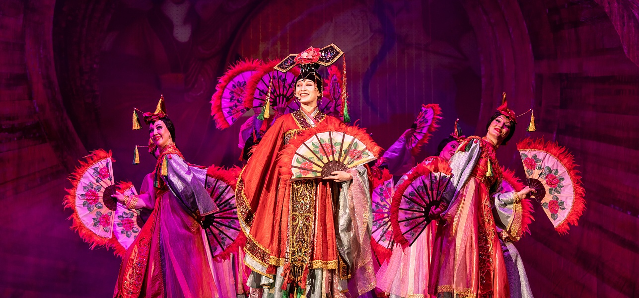 Шоу! Мы жаждем шоу!..