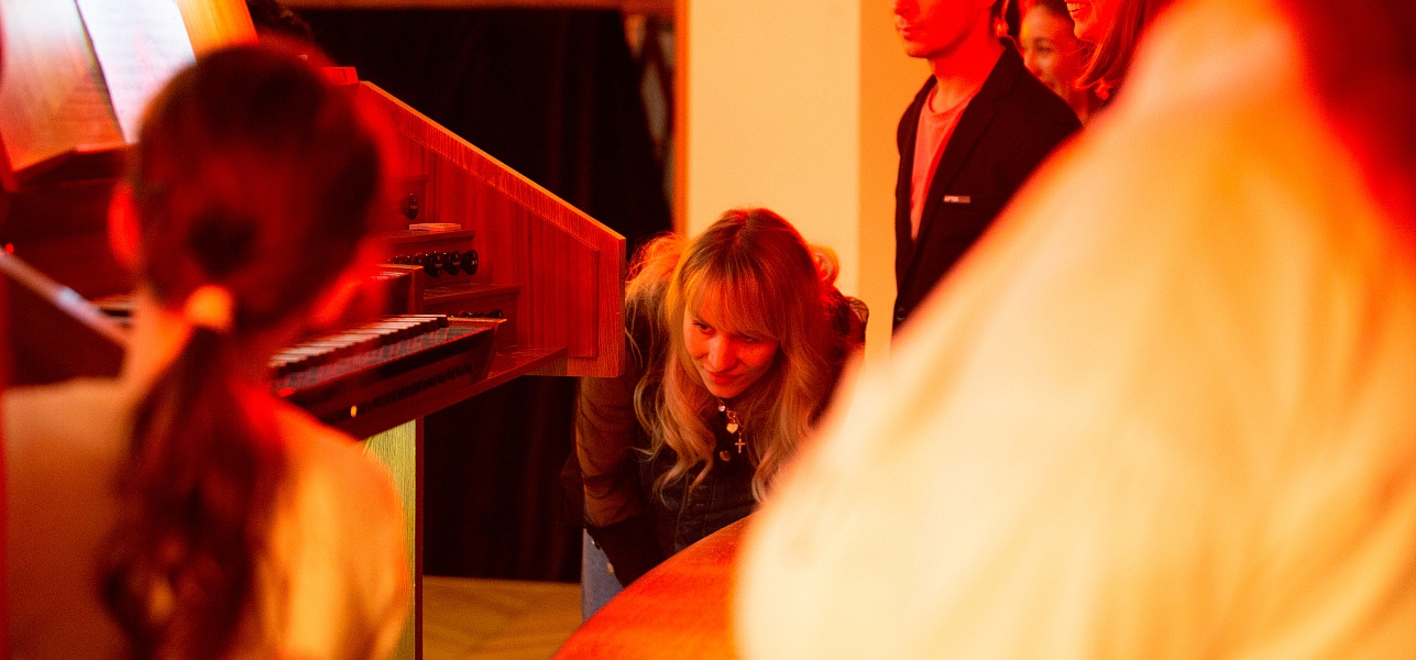 И без солнца ярко