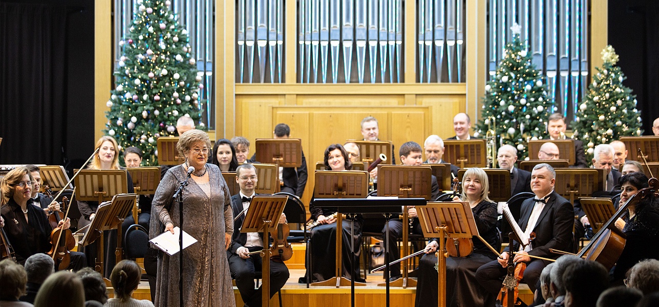 «Ла-ла-ле-ра бум, бум» и брызги шампанского