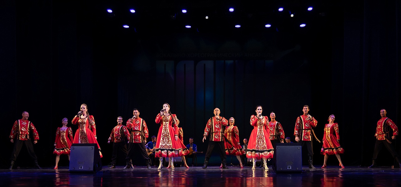 Нам песня строить и жить помогает!