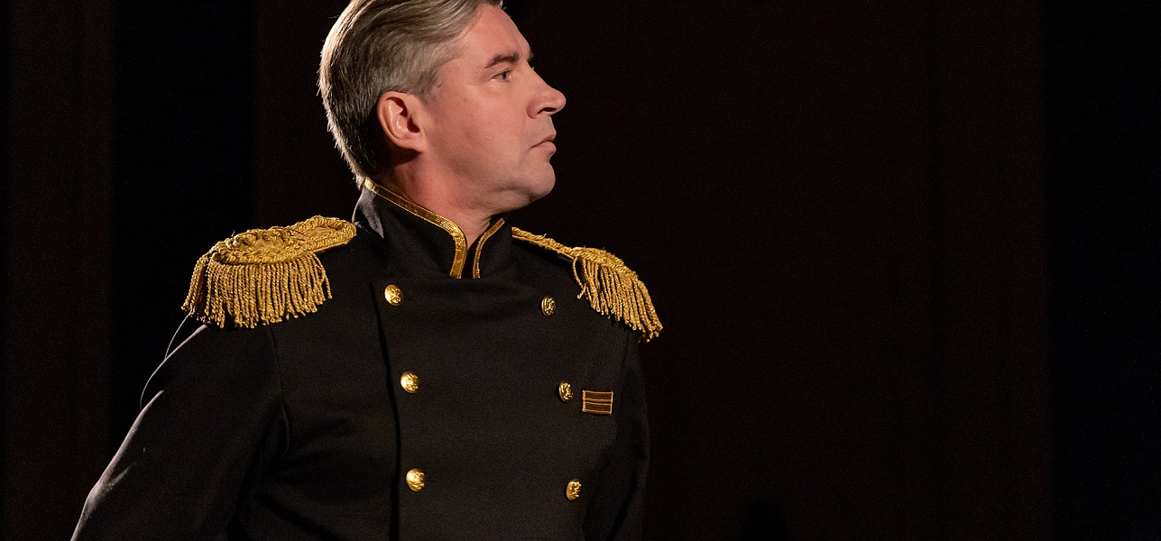 «…А не странен кто ж?»