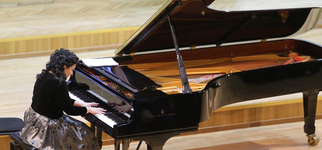 С праздником, дорогие женщины!