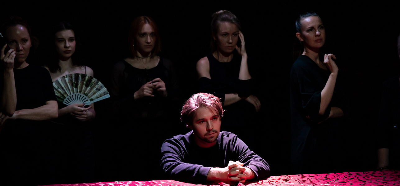 Театр: под крышей и на песке