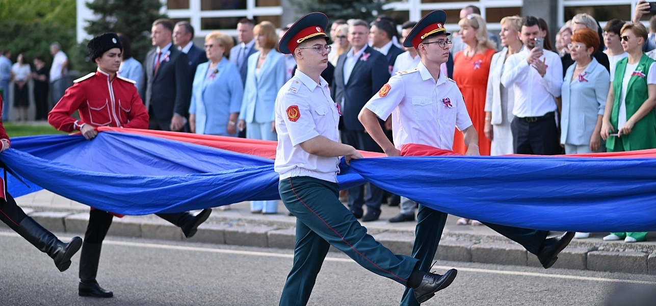 Триединый. Непобедимый!..