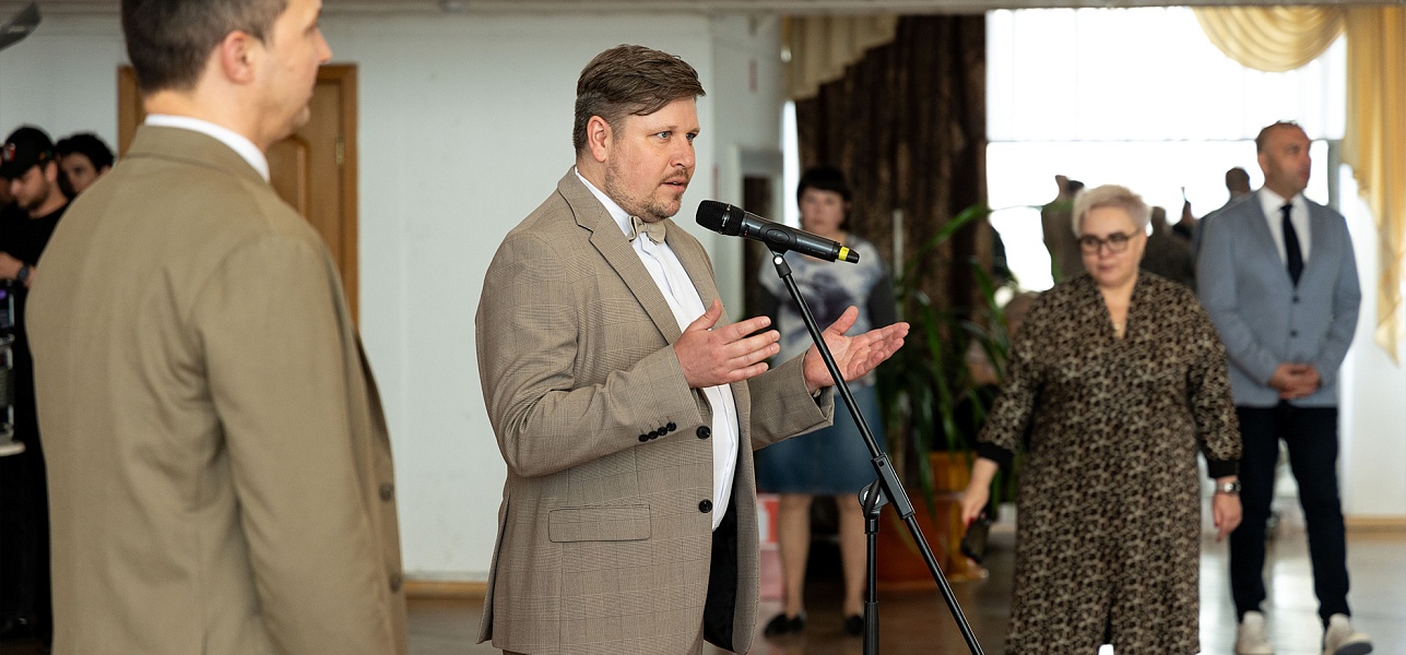 На их улице праздник!