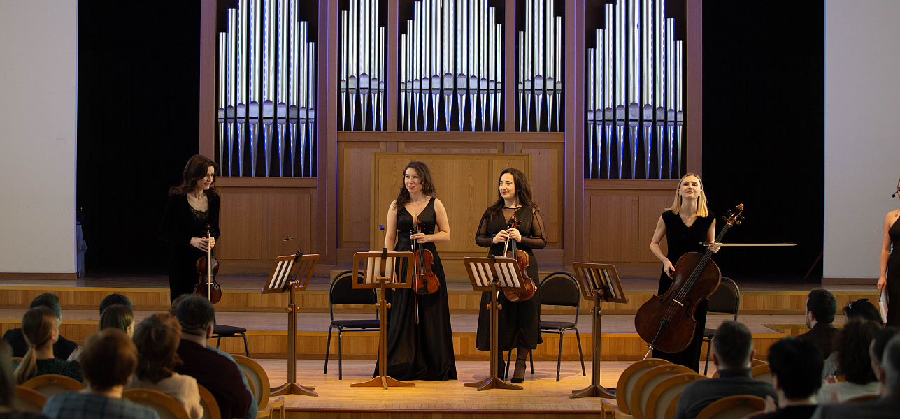 16 струн на четверых