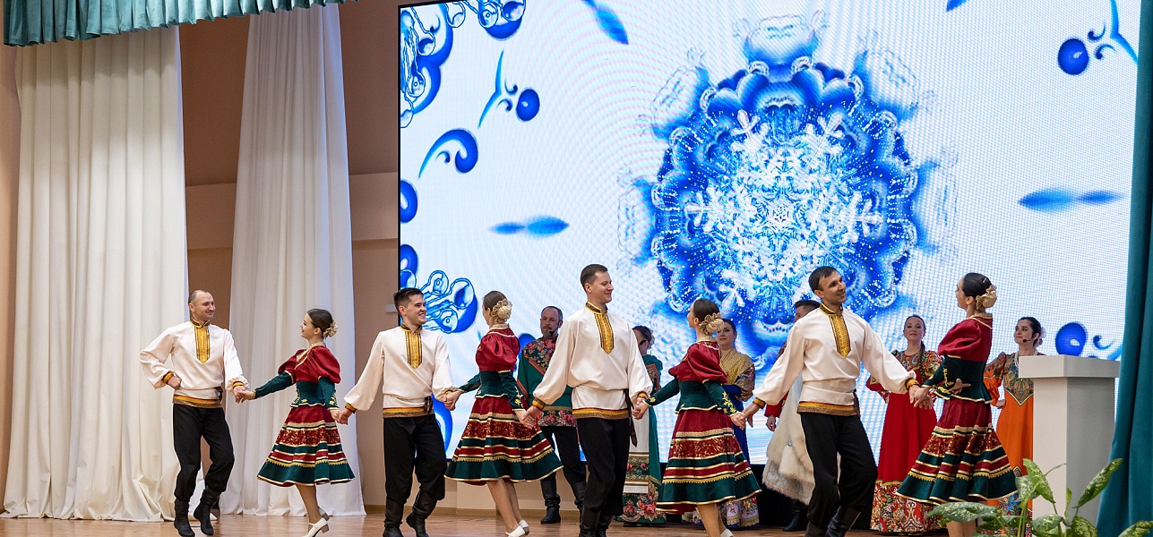 Как на праздник муженёк жене чудо приволок