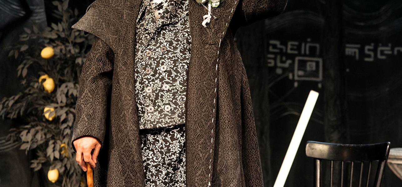 Который тут идиот? В очередь!