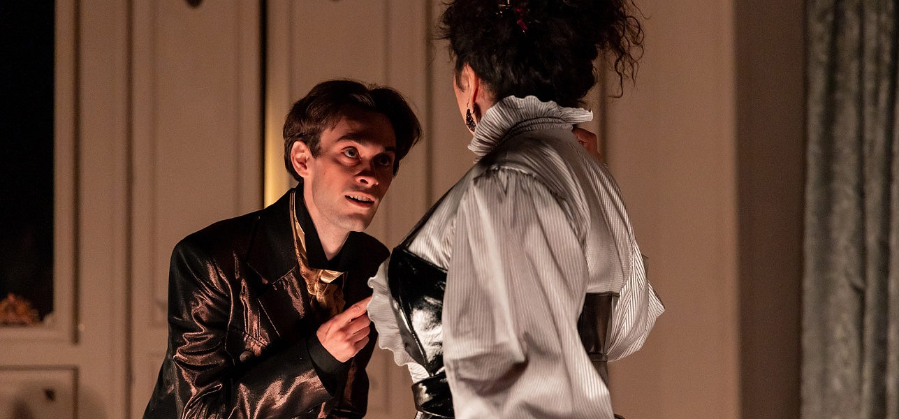 «…А не странен кто ж?»