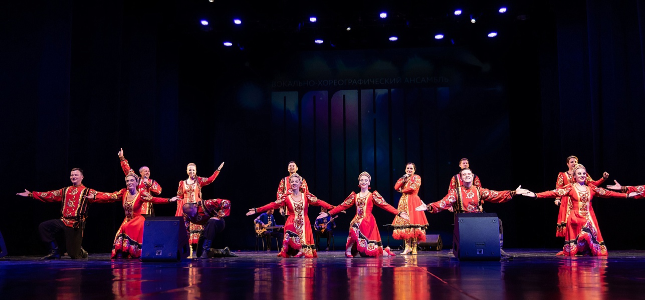 Нам песня строить и жить помогает!