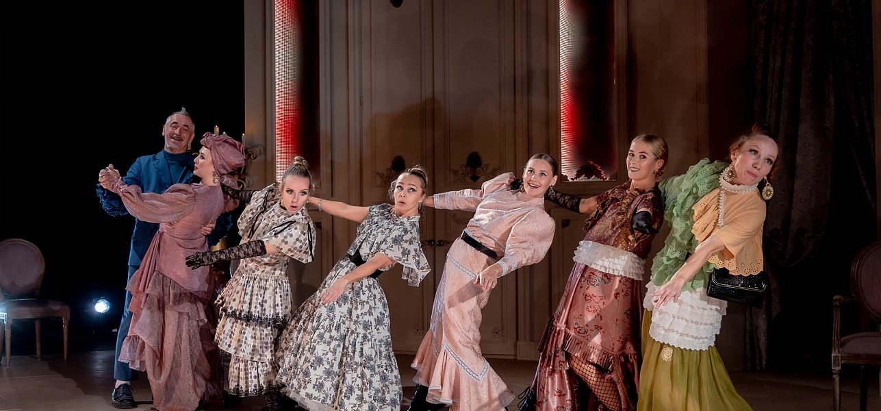 «…А не странен кто ж?»