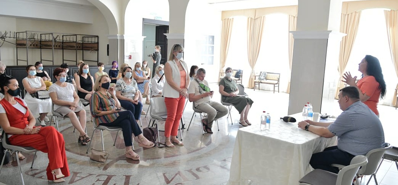 Кандидаты в депутаты городской Думы Краснодара встретились с коллективом КМТО «Премьера» 