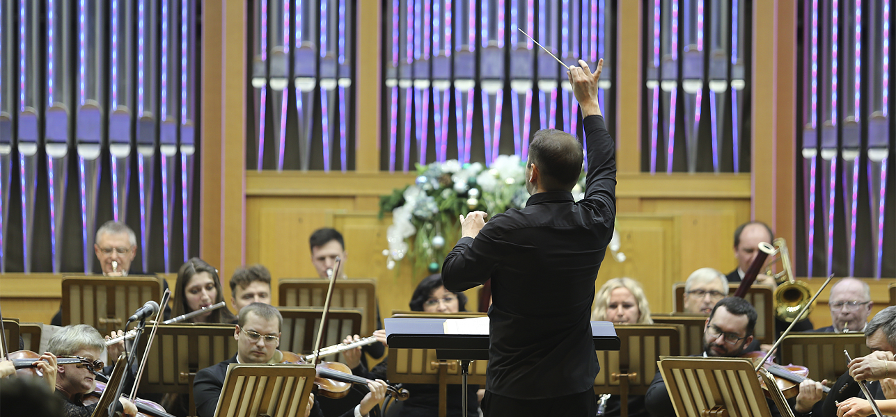 Певучий февраль