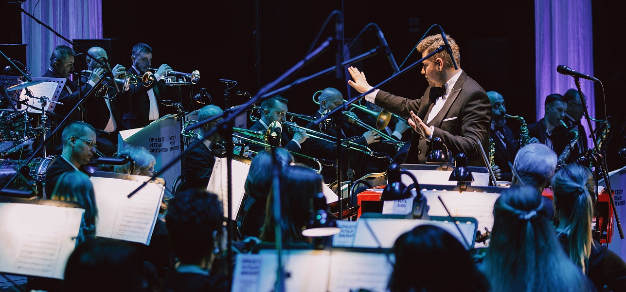 Белеет парус