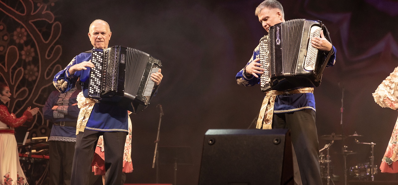 Легко на сердце от песни народной!