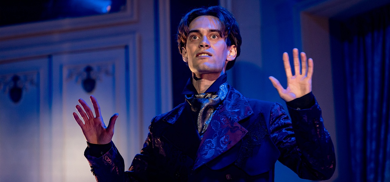 «…А не странен кто ж?»