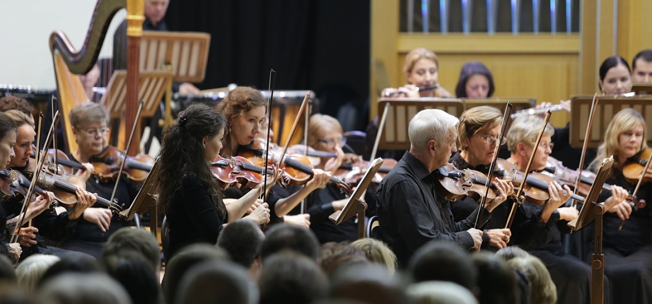 Певучий февраль