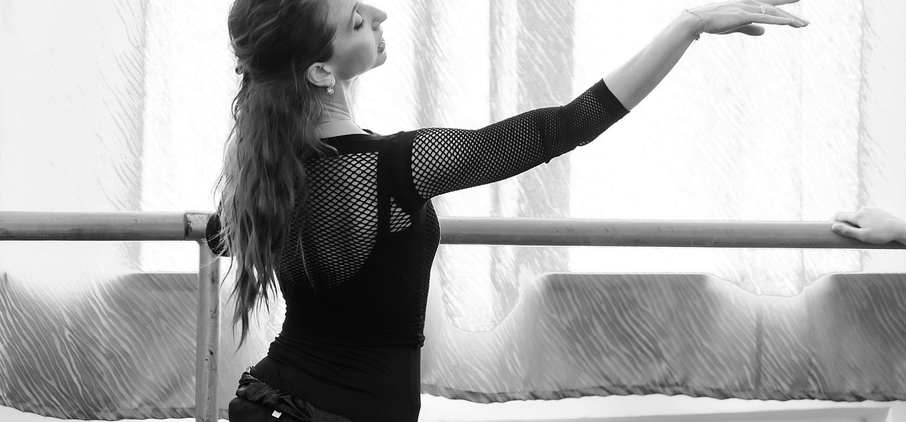 Раз, два, три, четыре! Мах – плие, мах – плие!