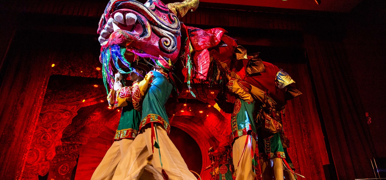 Шоу! Мы жаждем шоу!..