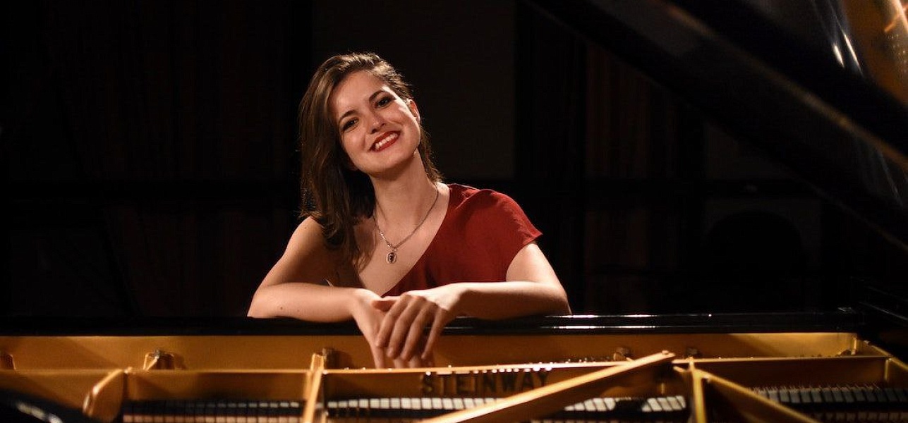 Певучий февраль